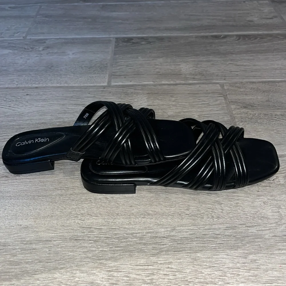 Calvin Klein Women’s black Trivy slide sandal size 7.5 NEW